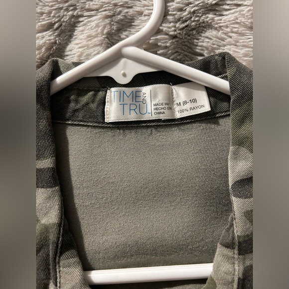 Time & Tru Women's Camouflage Button-Down - Picture 3 of 5